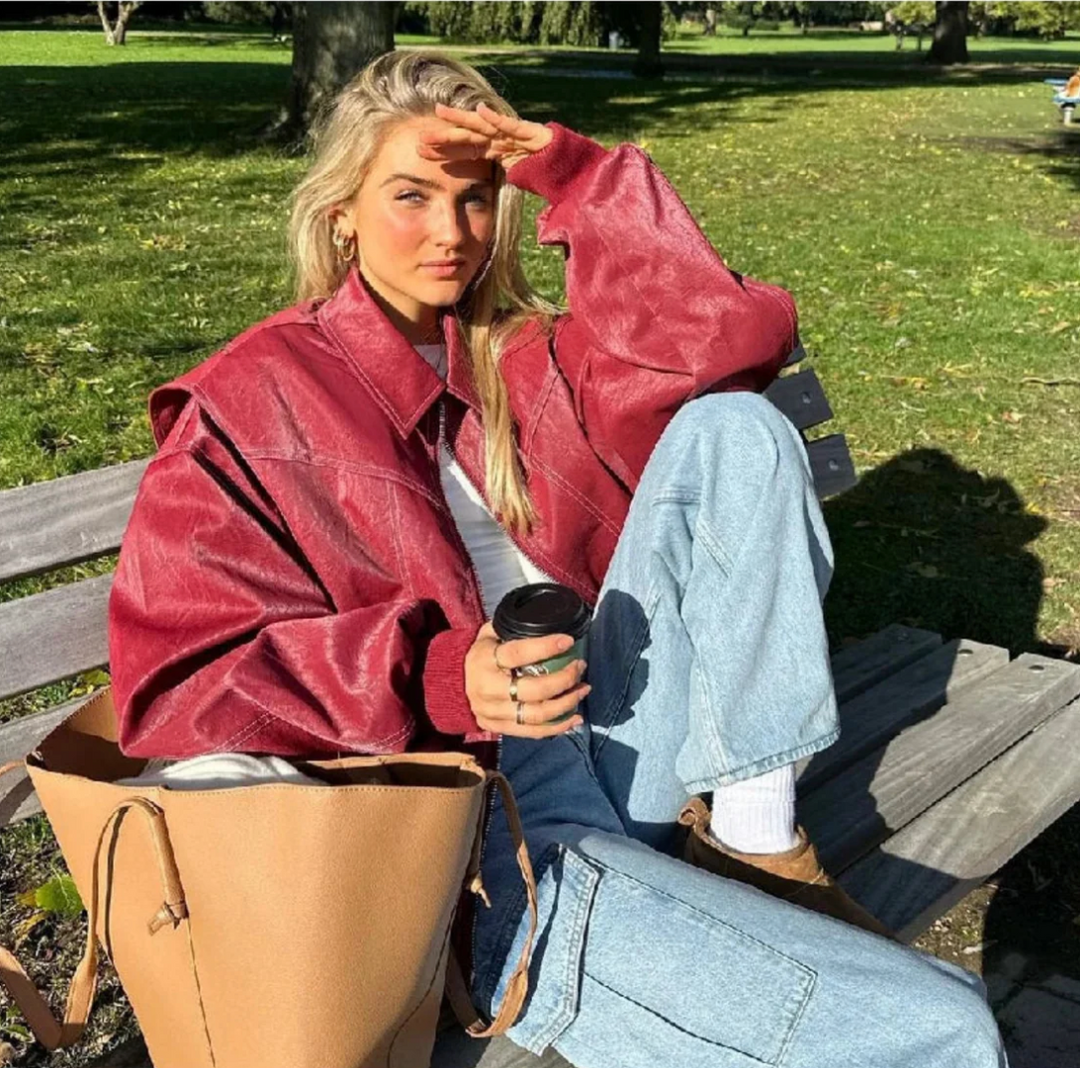 Dame varm oversized bomberjakke i beige, med ribkanter og lynlås, moderne og behagelig efterårsjakke