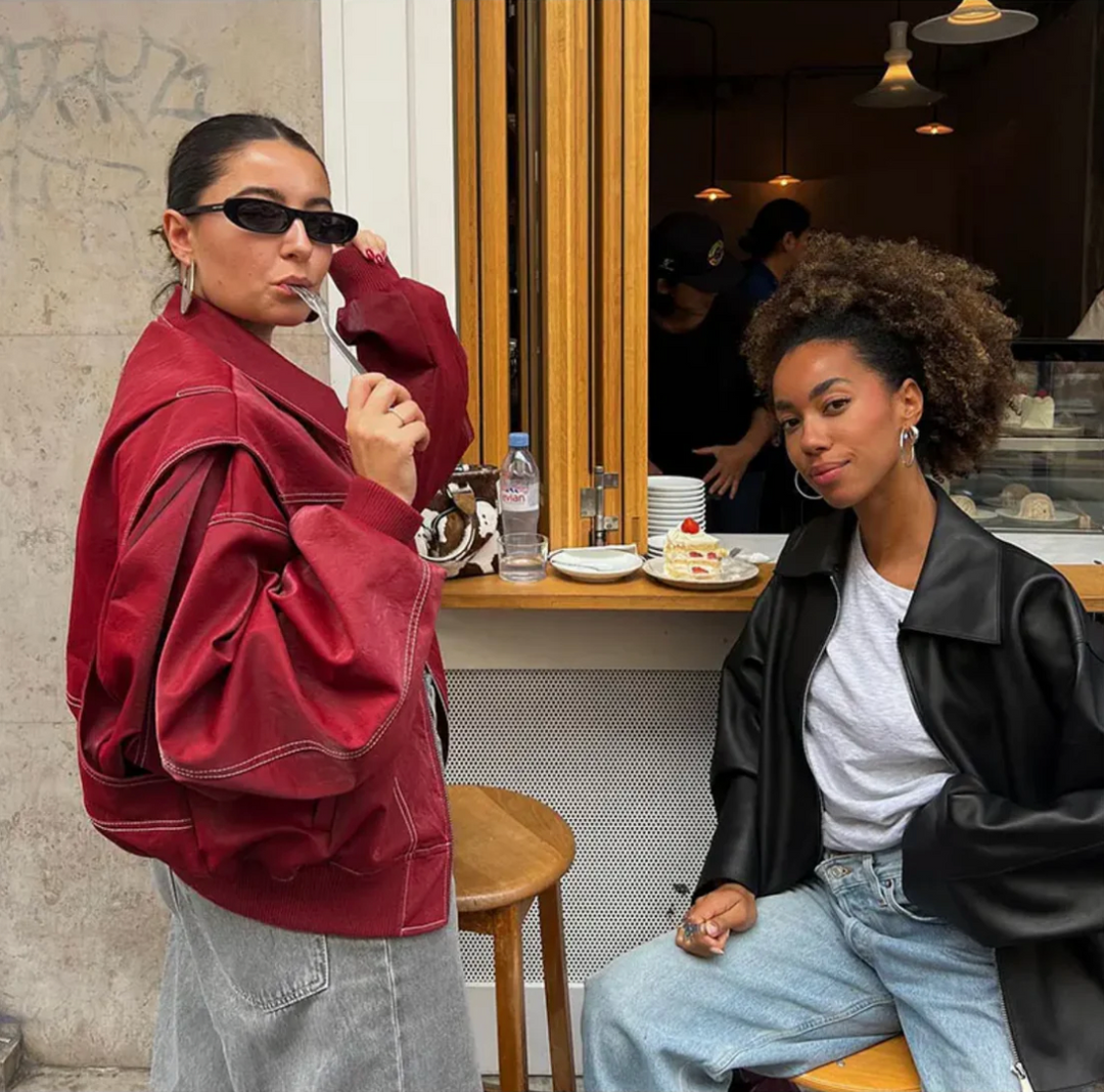 Dame varm oversized bomberjakke i beige, med ribkanter og lynlås, moderne og behagelig efterårsjakke