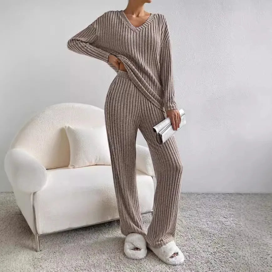 Dame vintertøj, varmt sæt i grå, nærbillede af stoffet