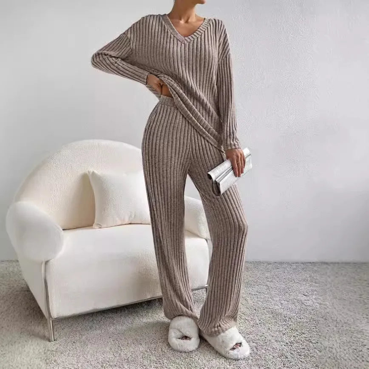 Dame vintertøj, varmt sæt i grå, nærbillede af stoffet