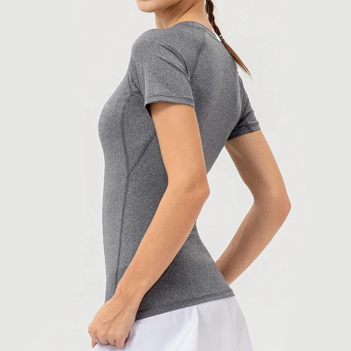 Dame kompressions-t-shirt med korte ærmer, elastisk og hurtigtørrende, perfekt til træning og sport.