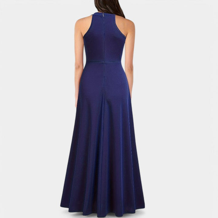 Dame maxi-kjole med høj talje og slidser, elegant snit, sidevisning, til stilfulde lejligheder.