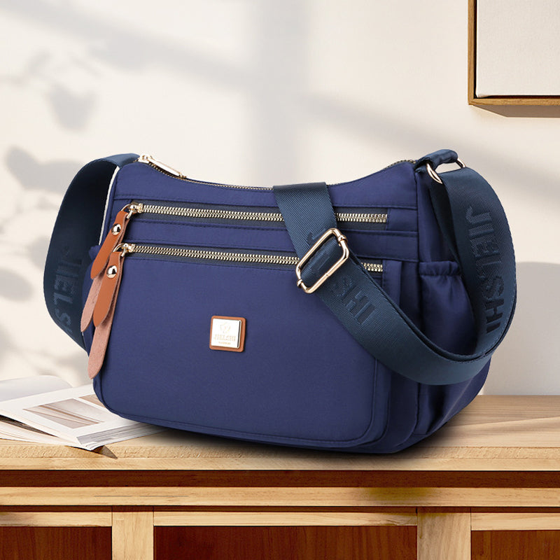 Dame multi-lags nylon skuldertaske, grå, elegant og rummelig, flere lommer, perfekt til hverdagsbrug.