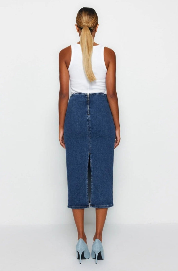 Dame alsidig midi denim nederdel, slank pasform, klare sømme, denim, lige under knæet.
