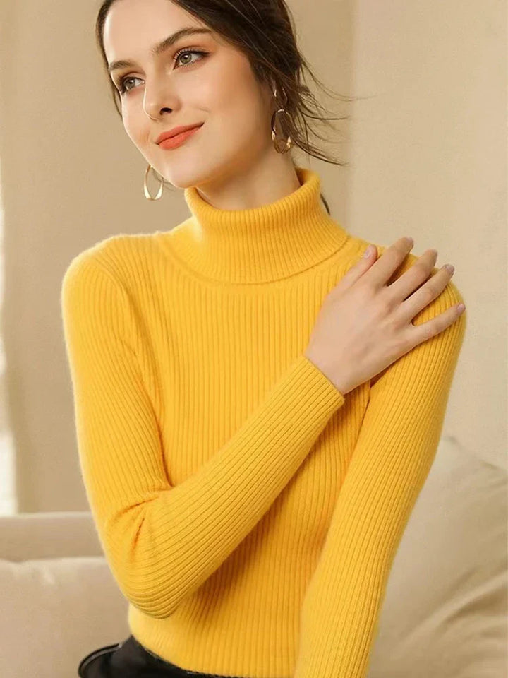 Dame flerfarvet stribet turtleneck sweater med lange ærmer, frontvisning, stilfuld og varm til efteråret.