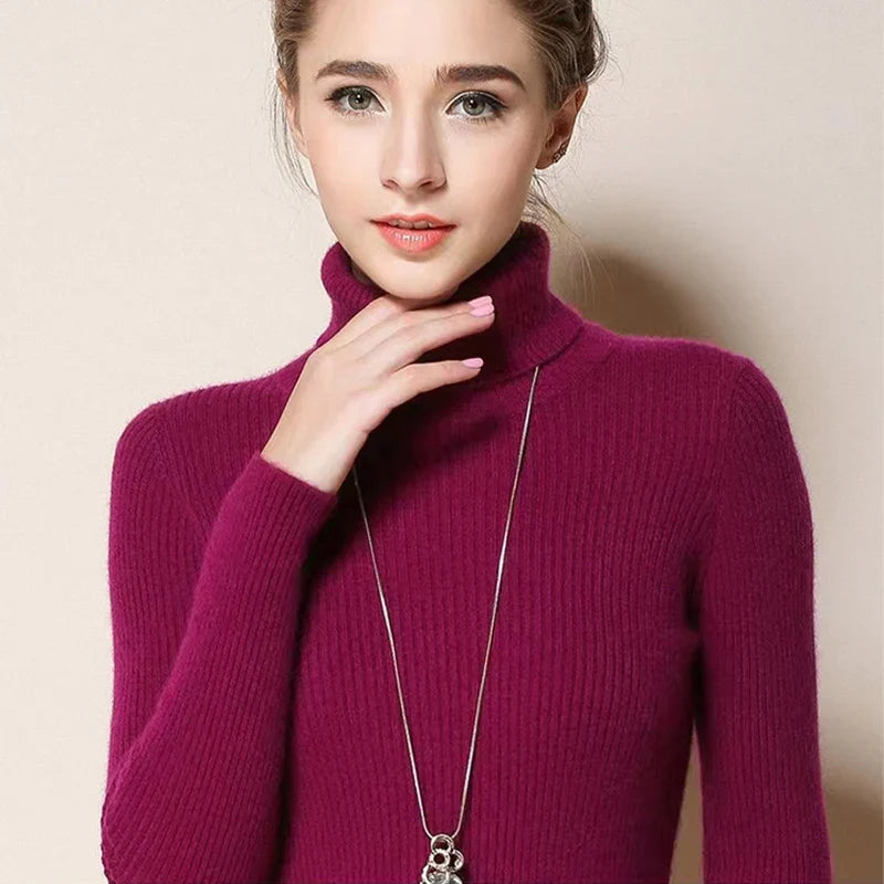Dame flerfarvet stribet turtleneck sweater med lange ærmer, frontvisning, stilfuld og varm til efteråret.