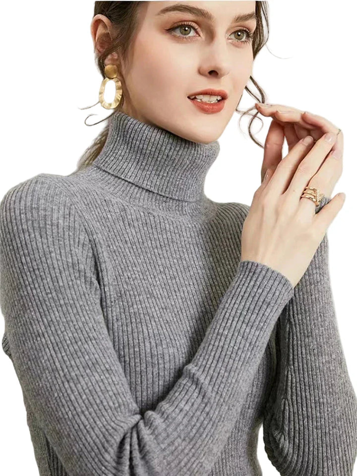 Dame flerfarvet stribet turtleneck sweater med lange ærmer, frontvisning, stilfuld og varm til efteråret.