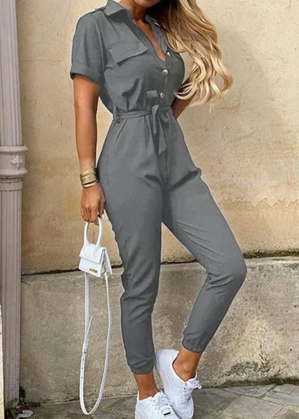 Dame multifarvet, elegant jumpsuit forfra, flatterende snit, velegnet til fester; høj komfort og mode