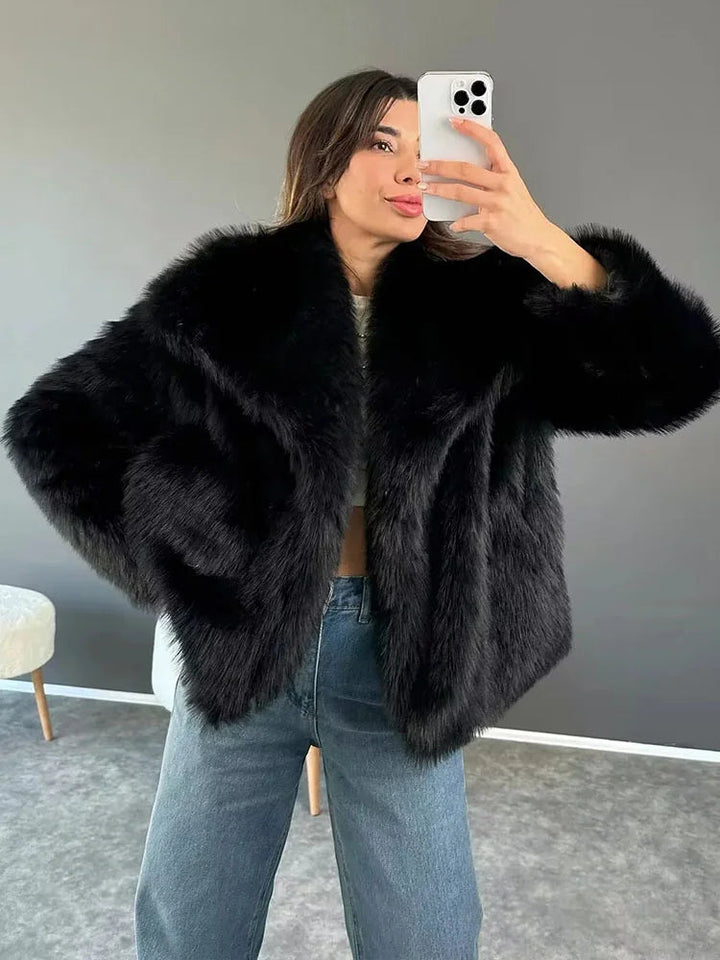 Naisten muhkea faux fur -takki, elegantti viimeistely, edestä, kevyt ja lämmin syksyn ja talven viileään säähän.