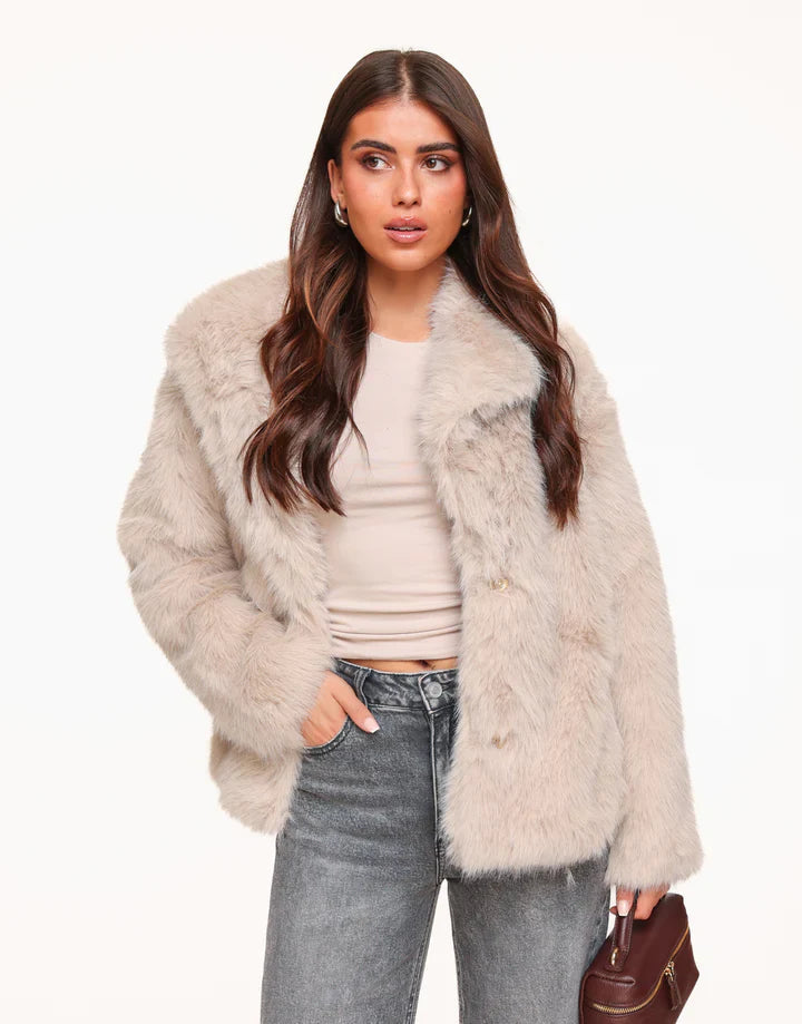 Naisten muhkea faux fur -takki, elegantti viimeistely, edestä, kevyt ja lämmin syksyn ja talven viileään säähän.