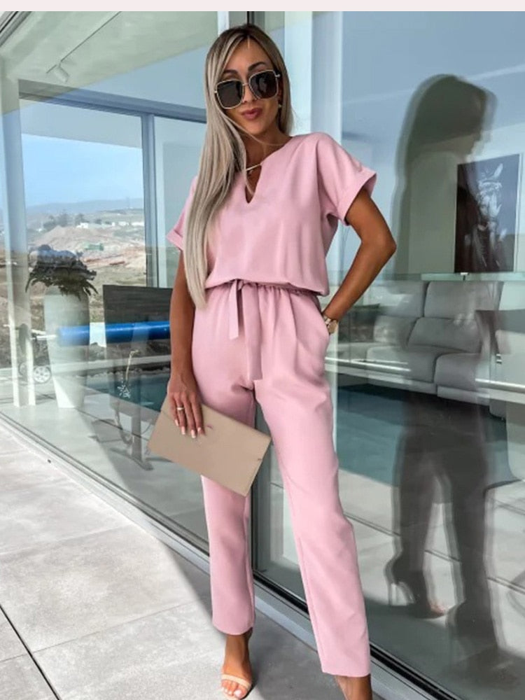 Dame jumpsuit, komfortabel, V-hals, elastisk talje, stilfuld og praktisk, egnet til hverdag og fest.