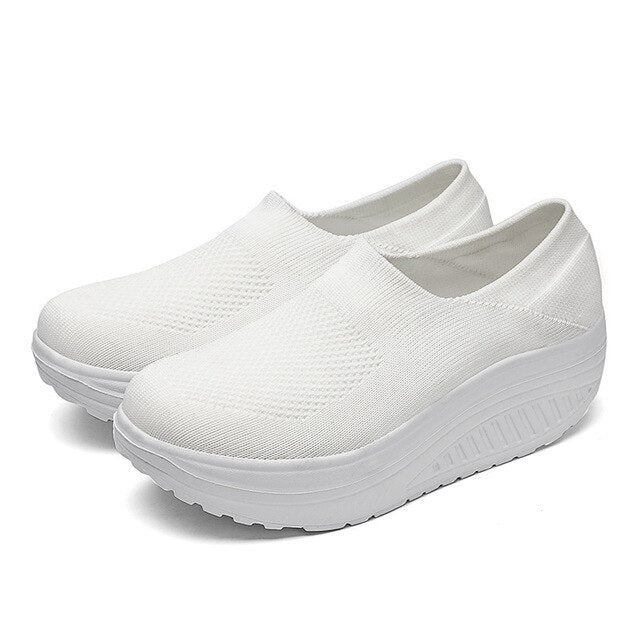 Naisten mukavat hengittävät sandaalit, kevyt materiaali, ergonominen pohja, ihanteellinen kevät- ja kesäkäyttöön.