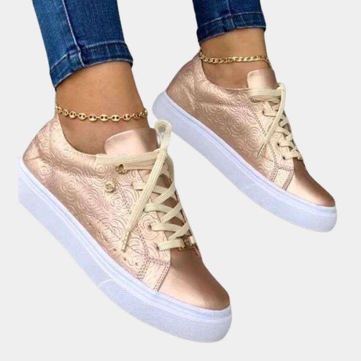Naisten muodikkaat sneakerit keinonahalla, moderni design, kiiltävä pinta, pehmustettu sisäpuoli, monipuoliset värit.