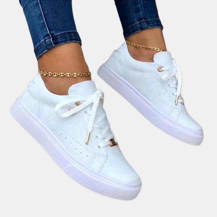 Naisten muodikkaat sneakerit keinonahalla, moderni design, kiiltävä pinta, pehmustettu sisäpuoli, monipuoliset värit.