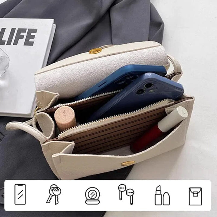 Lähempi kuva naisten crossbody laukusta, vaaleanpunainen, norsuriipus.