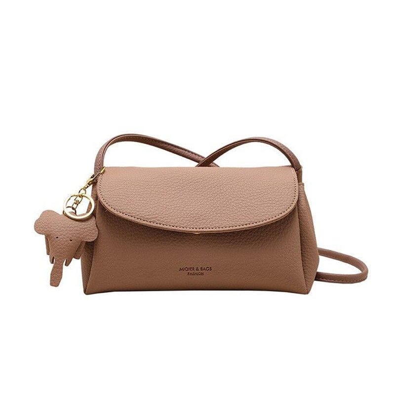 Naisten muoti crossbody laukku, valkoinen PU-nahka, norsuriipus koriste, tyylikäs ja käytännöllinen päivän asuste.