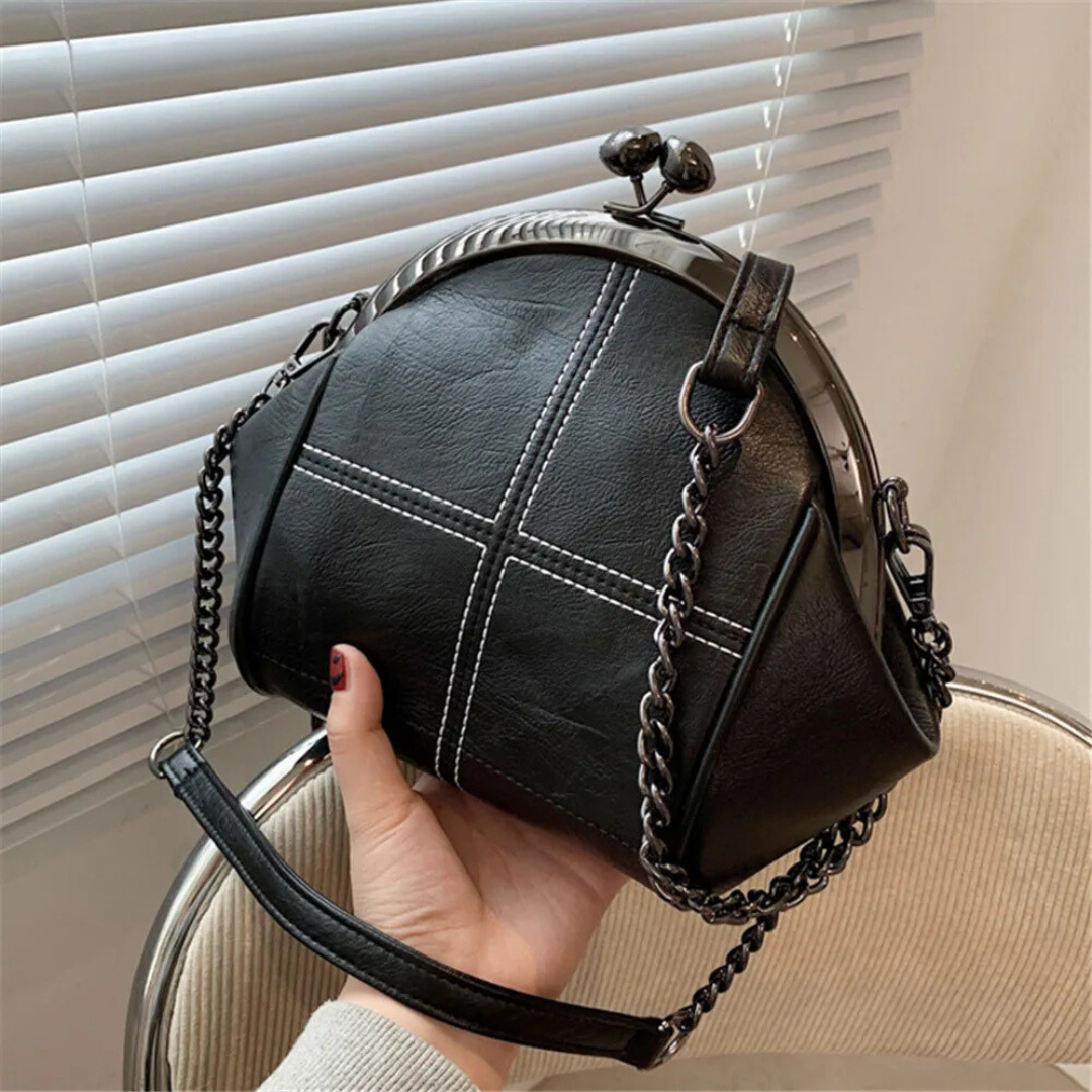 "Naisten musta crossbody-laukku ketjun yksityiskohdilla, tyylikäs PU-nahka, säädettävällä olkahihnalla, kompakti koko."