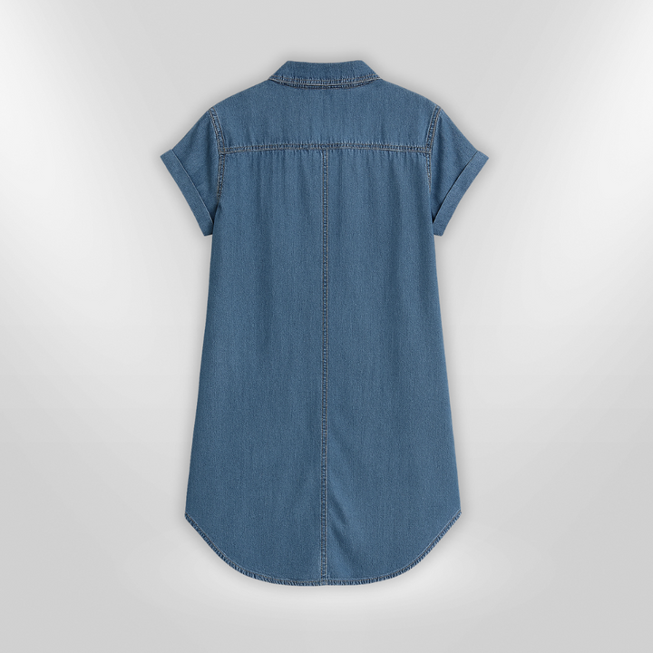 Dame sommerkjole i denim med knapper, lyseblå, bagfra; let stof og funktionelle lommer, stilfuldt afslappet look.