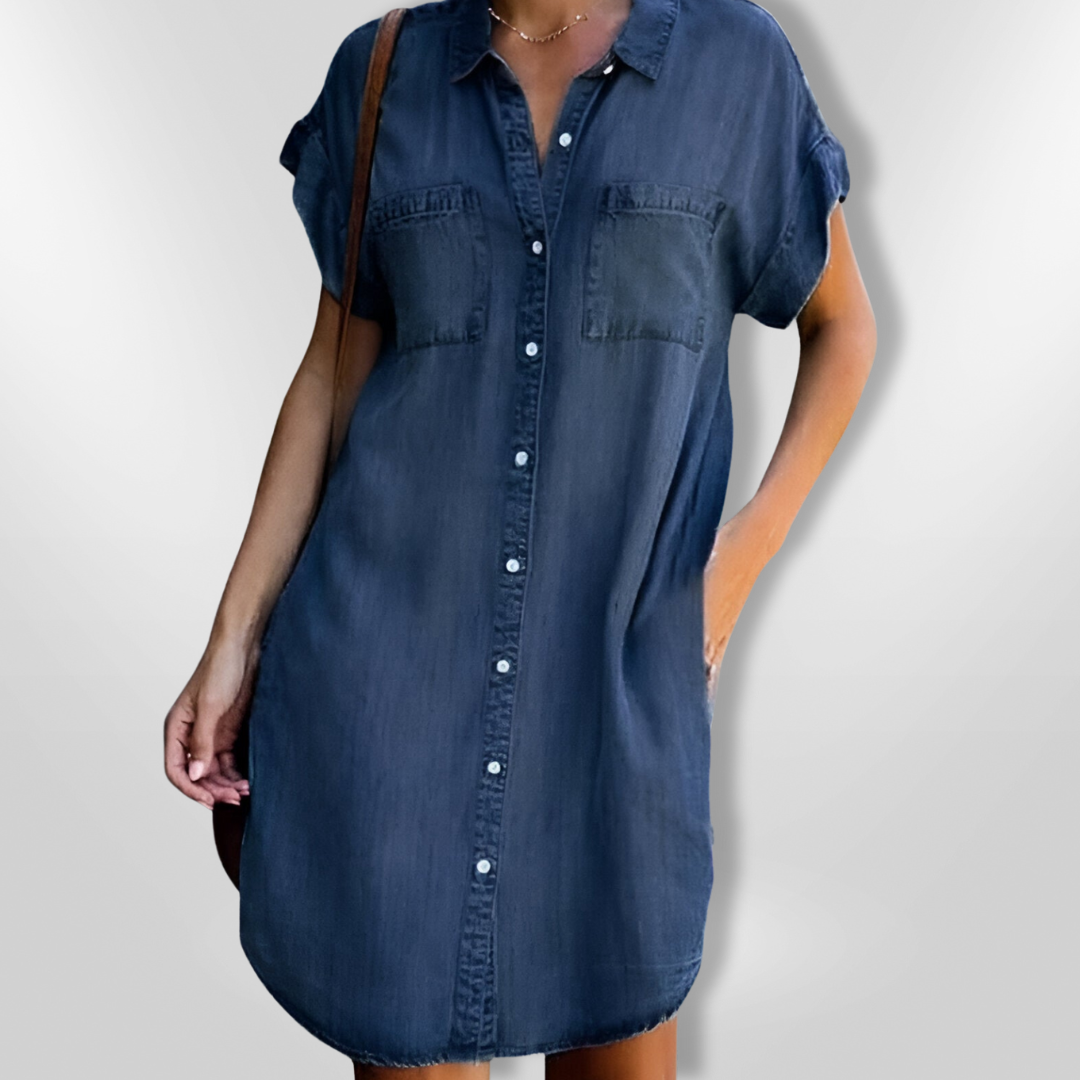 Dame sommerkjole i denim med knapper, lyseblå, detaljer; let stof og funktionelle lommer, stilfuldt afslappet look.