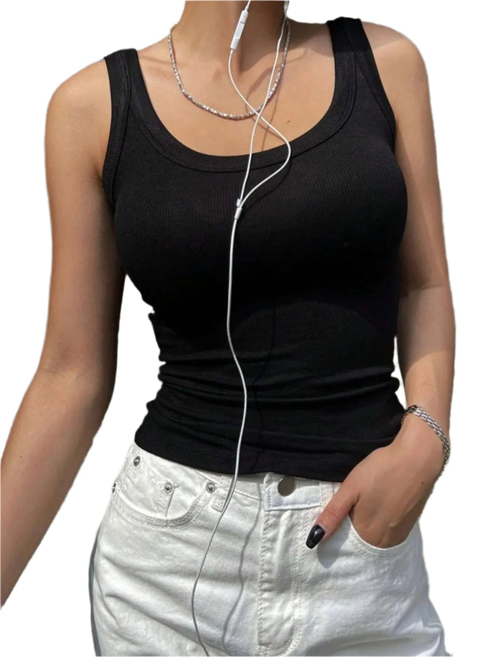 Dame strikket camisole-top i blødt, elastisk stof med scoop-halsudskæring, ideel til lag-på-lag-styling.