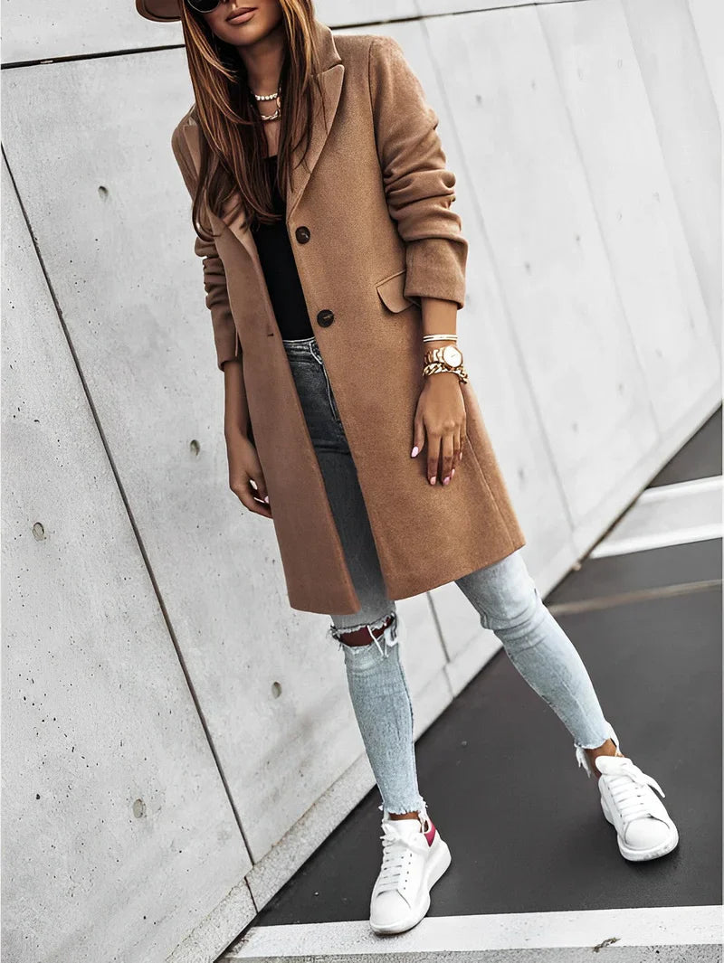 Naisten neulottu pitkä takki V-kaula-aukolla, pehmeä hengittävä materiaali, oversized-leikkaus, tyylikäs ja mukava.