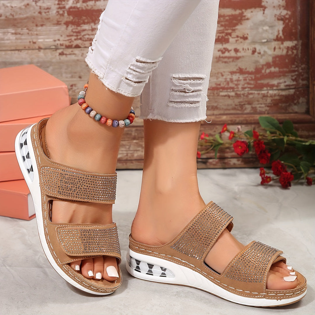 Damen ortopædiske sandaler med ergonomisk design, beige nuance, til afslappet og stilfuld sommerbrug.