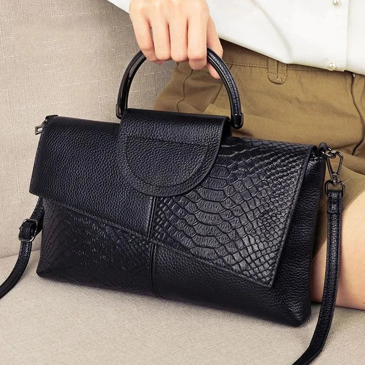 Dame crossbody håndtaske, minimalistisk design, pudderblød tone, krydset skulderrem