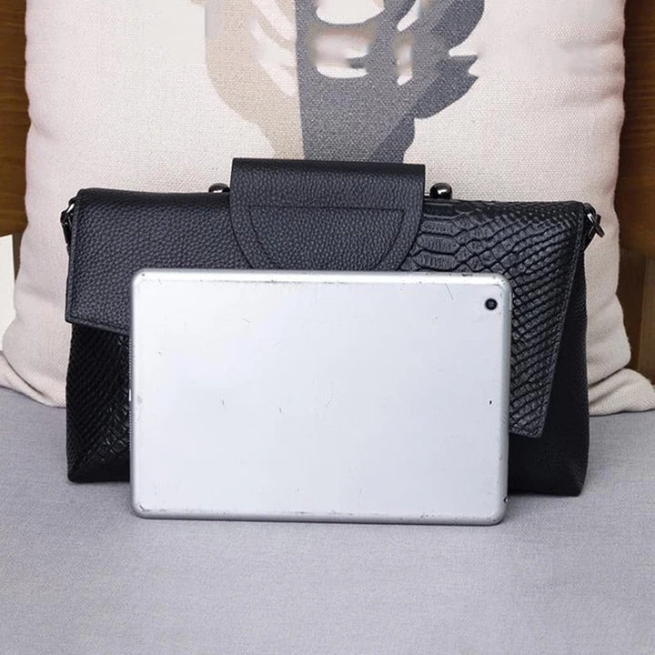 Dame crossbody håndtaske, minimalistisk design, pudderblød tone, krydset skulderrem