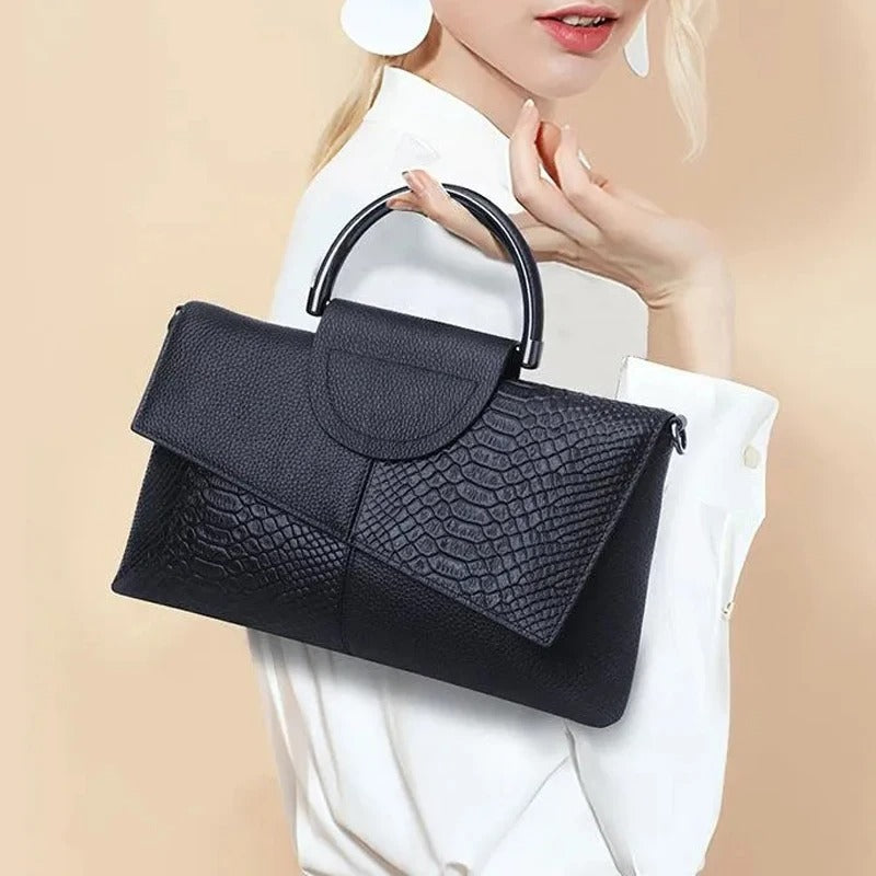 Dame crossbody håndtaske, minimalistisk design, pudderblød tone, krydset skulderrem