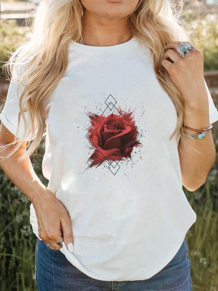 Dame kortærmet t-shirt med print, behageligt og stilfuldt tøj til hverdagen.