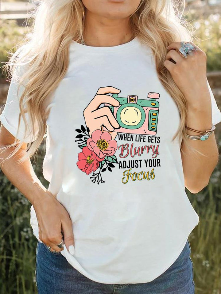 Dame kortærmet t-shirt med print, behageligt og stilfuldt tøj til hverdagen.