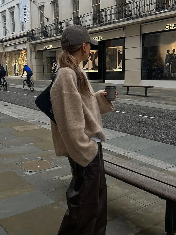 Dame striktrøje, neutral khaki; moderne design, let materiale; perfekt til hverdagsbrug.