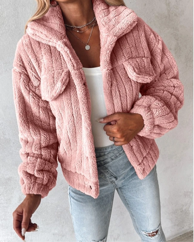 Naisten pehmeä oversized teddy takki napeilla, ruskea, pörröinen materiaali, napitettava etukiinnitys, rintataskut.