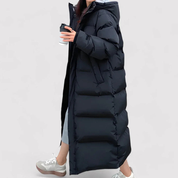 Dame lang vandtæt pufferparka jakke i sort, med justerbar hætte, der tilbyder varme og stil til vintervejr.
