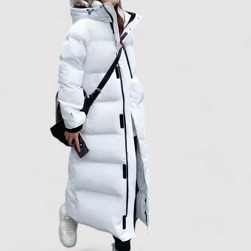 Dame lang vandtæt pufferparka jakke i sort, med justerbar hætte, der tilbyder varme og stil til vintervejr.