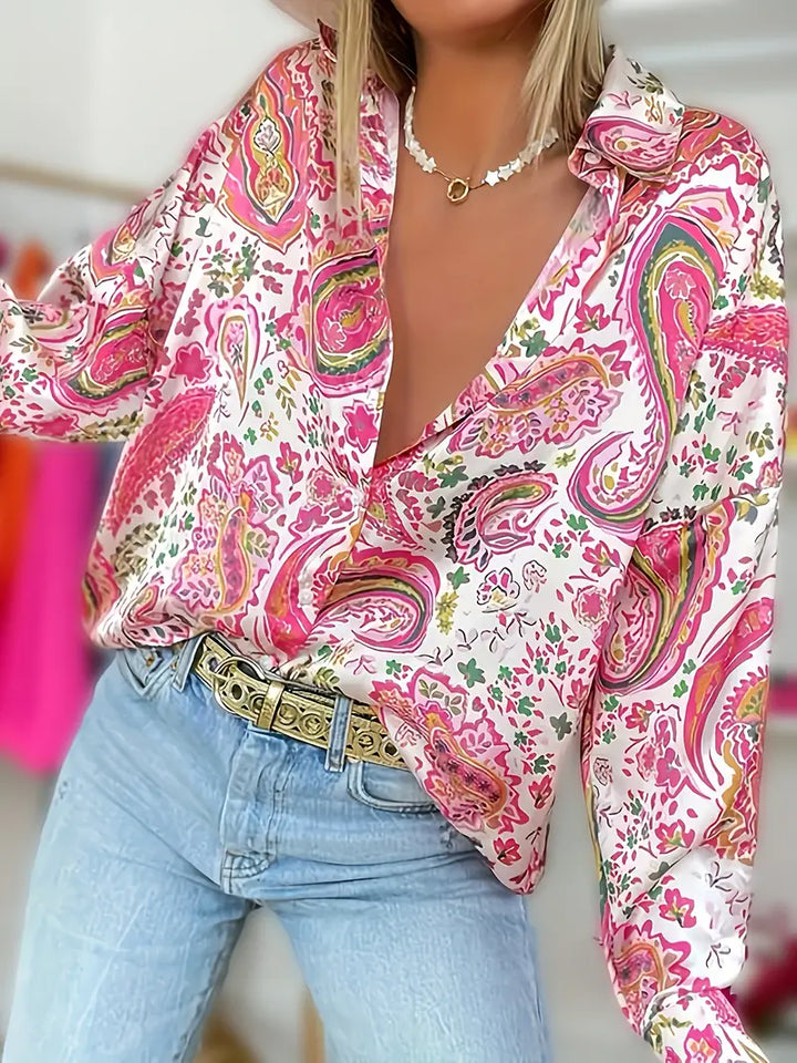 Dame langærmet skjorte med paisley-print, elegant design, knapper foran, til alsidig styling.