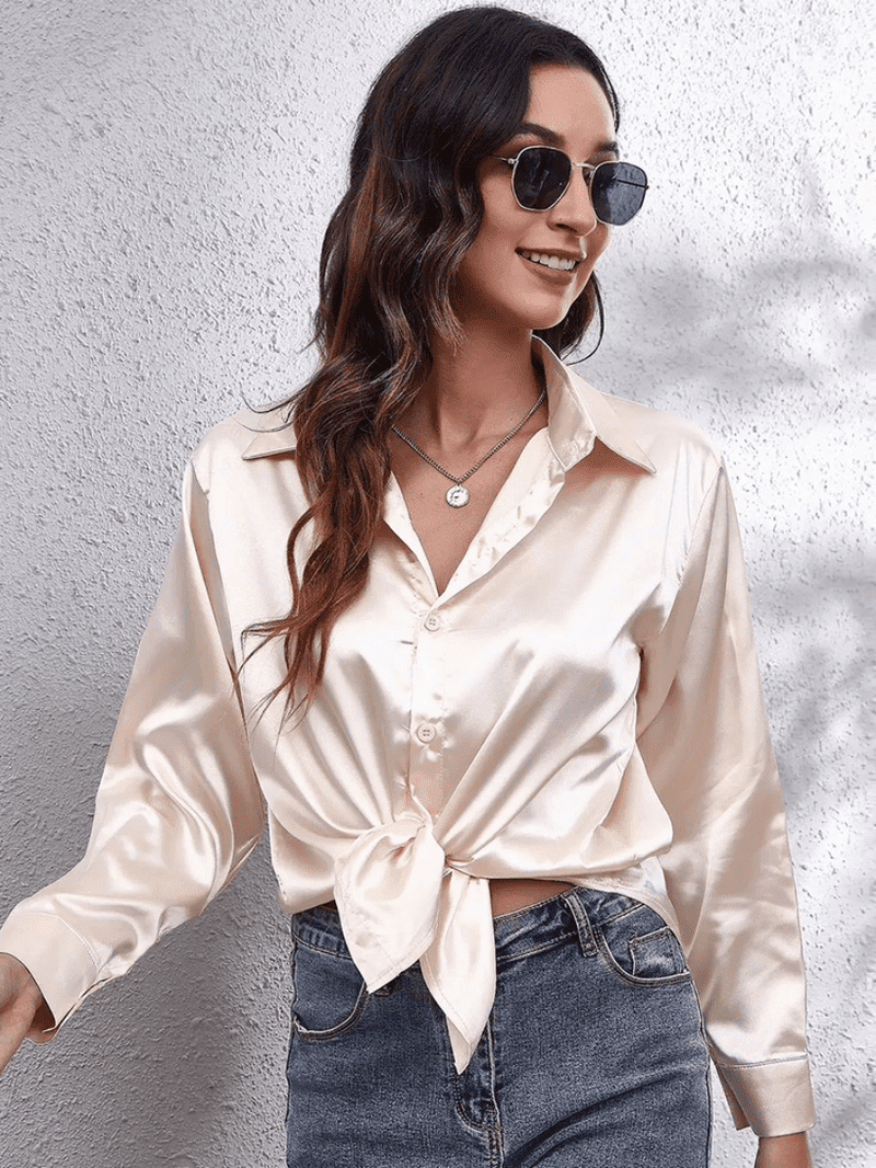 Dame langærmet bluse i satinlook, fås i flere farver, til et luksuriøst og elegant look.