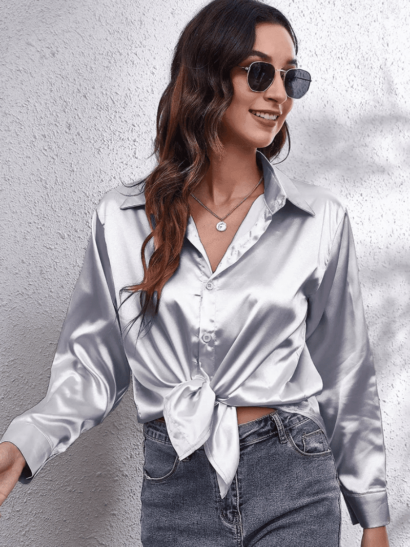Dame langærmet bluse i satinlook, fås i flere farver, til et luksuriøst og elegant look.