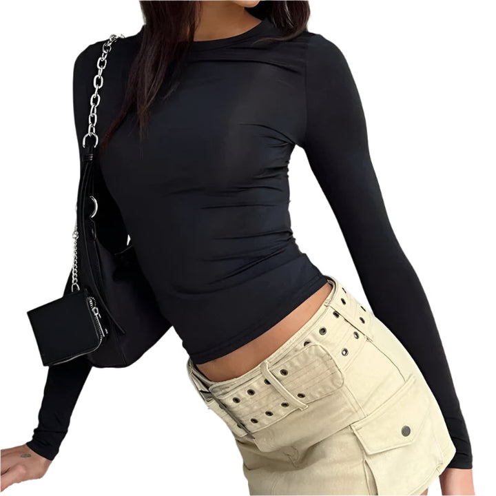 Dame langærmet slim fit T-shirt, sort/hvid, rund hals, tætsiddende og blød strik, moderne stil.