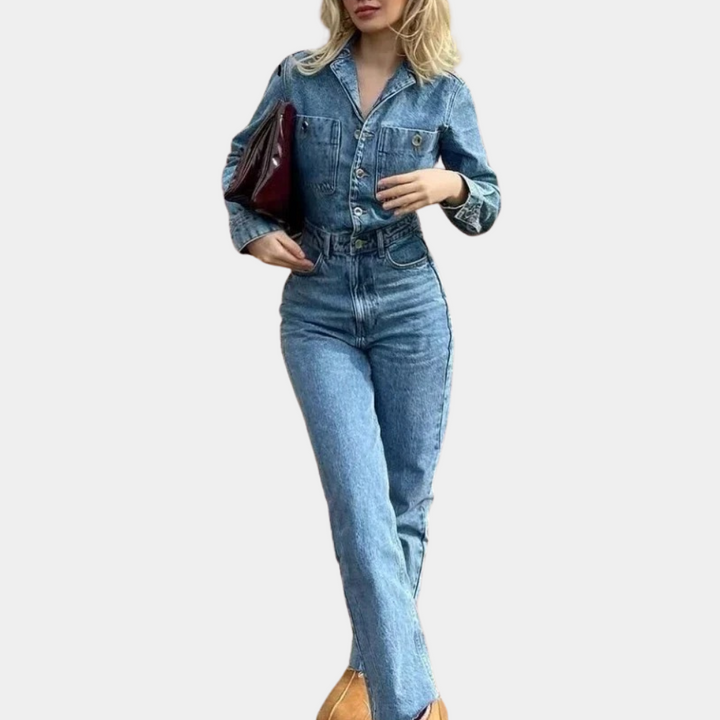 Dame langærmet denim-overall med lige ben, i en flot blå nuance.