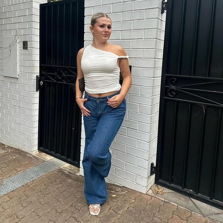 Dame off-shoulder crop top med blonder, hvid, sommerligt design, perfekt til højtaljede underdele.