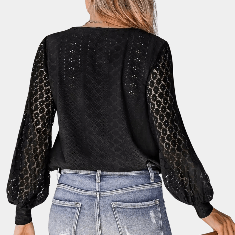 Dame blondebluse med V-hals, ærmeløs, elegant blondekant, feminin pasform, alsidig.