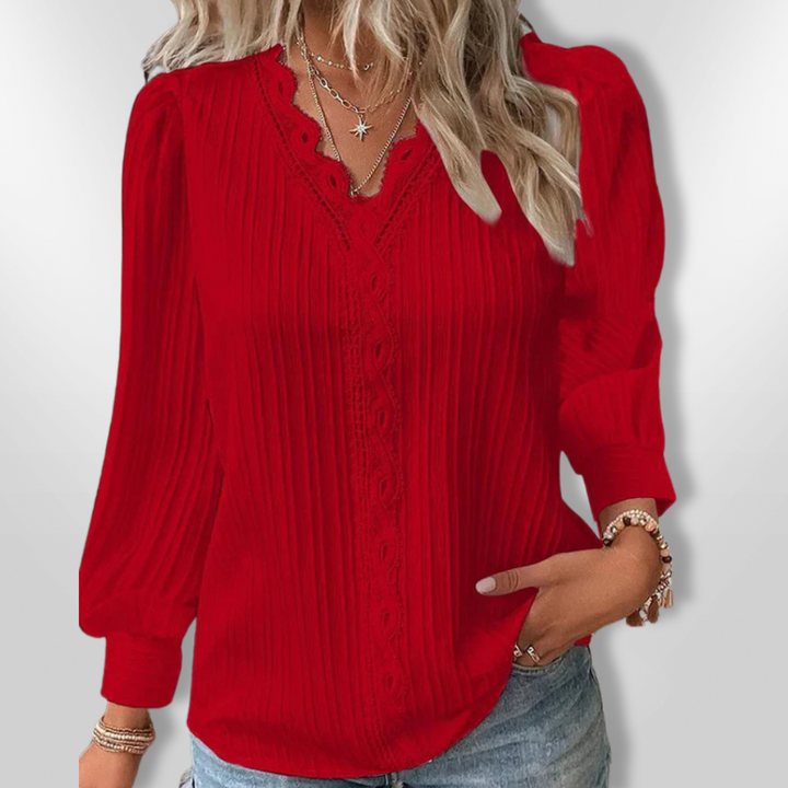 Damebluse med plisseret langærme, let musselin, blondekanter, elegant og feminint look i flere farver.