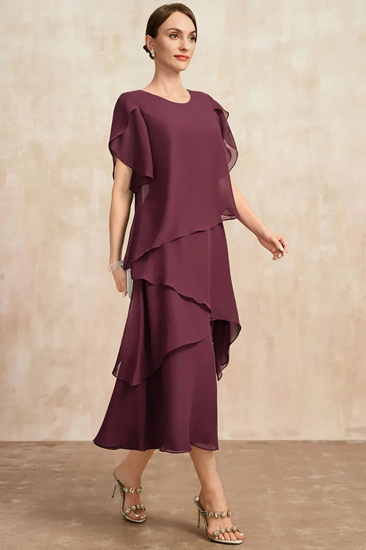 Dame plus size chiffon kjole med lagdelt kant og kronbladsærmer, elegant og let, fotograferet forfra.