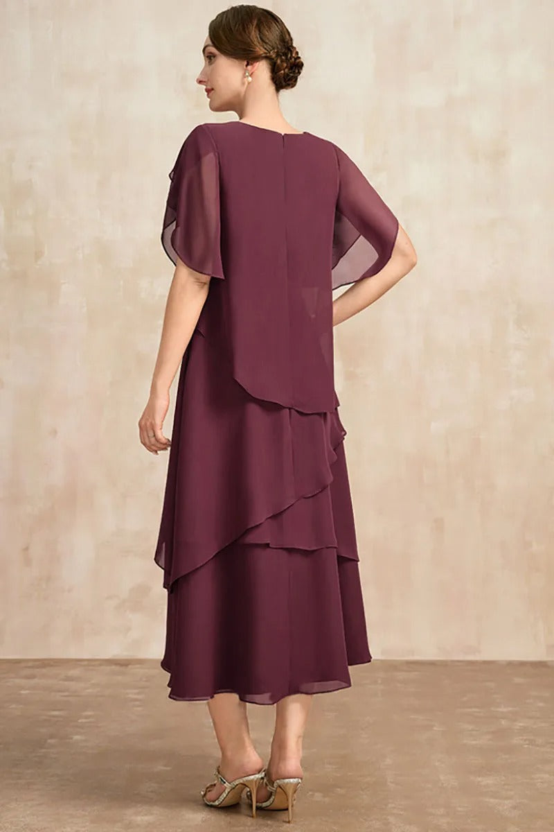 Dame plus size chiffon kjole med lagdelt kant og kronbladsærmer, elegant og let, fotograferet forfra.