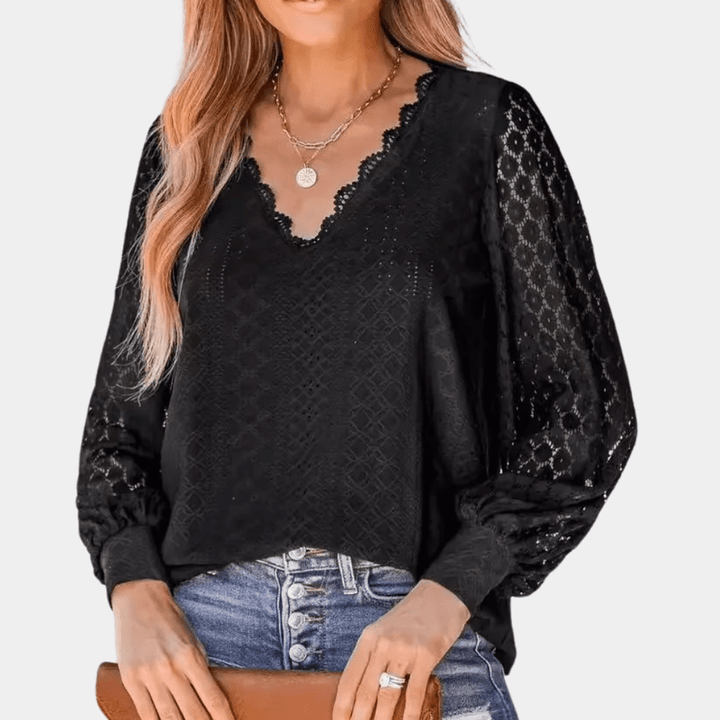 Damebluse med V-hals og blonde-detaljer, elegant og feminint tøj til hverdagsbrug.