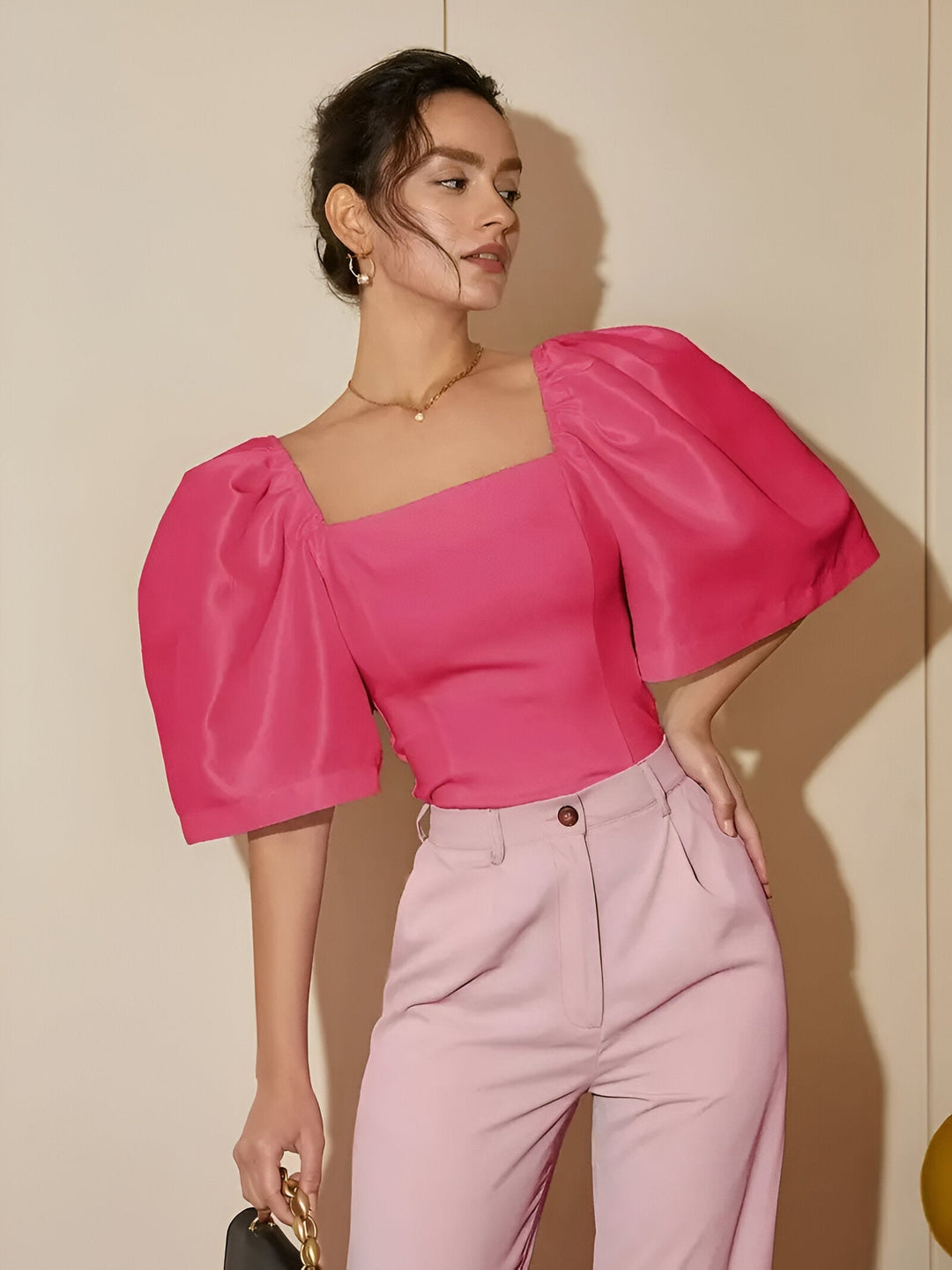 Dame bomuldsbluse med firkantet halsudskæring, moderne pasform, blødt stof, fuchsia farve, elegant til hverdagsbrug