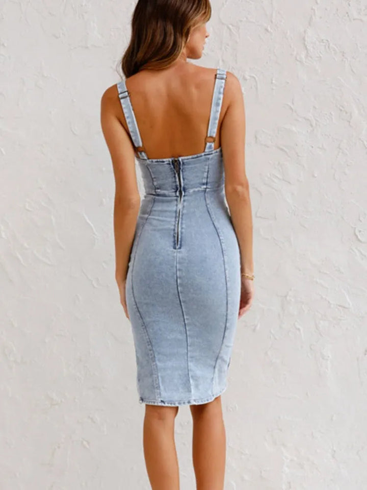 Dame denimkjole med justerbare stropper, elegant og komfortabel silhuet
