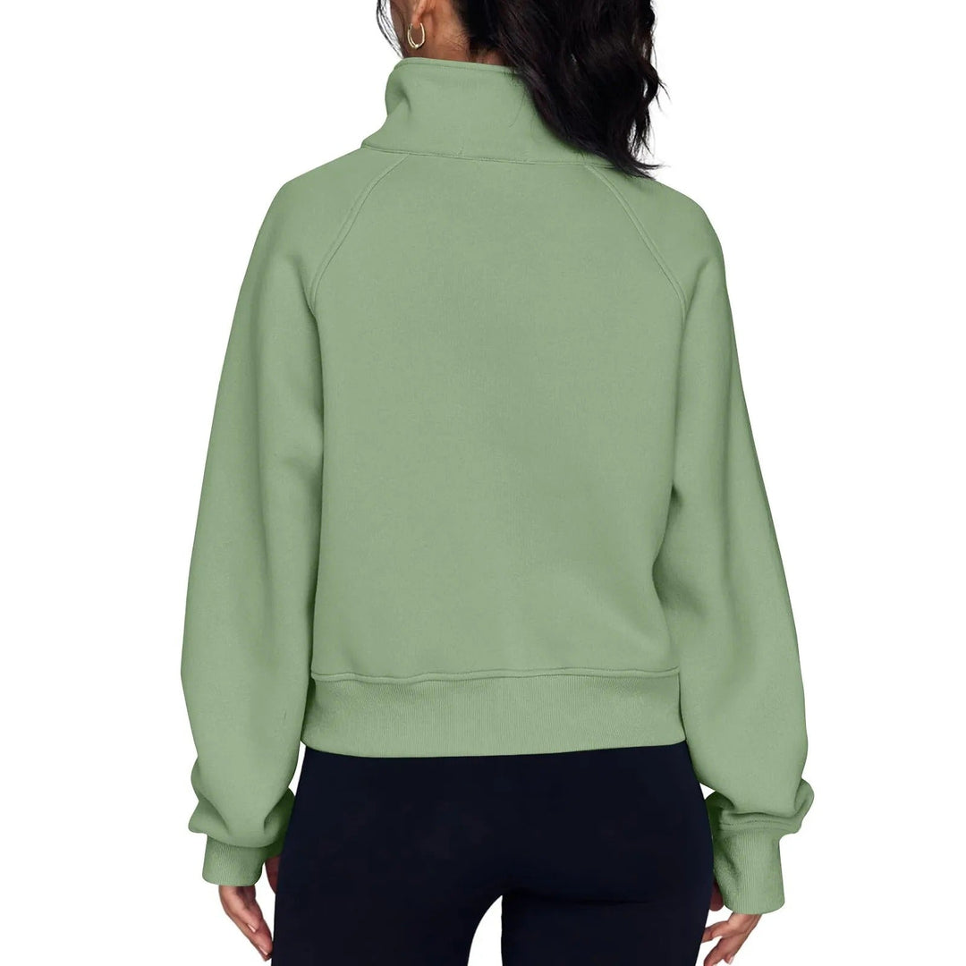 Naisten pystykauluksinen fleece-villatakki, pehmeä ja lämmin. Sopii arkeen tai retkeilyyn, saatavilla eri väreissä.