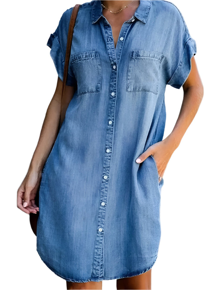 Dame casual denim skjortkjole med knaplukning foran og sidelommer. Stilfuld og behagelig til hverdagsbrug.